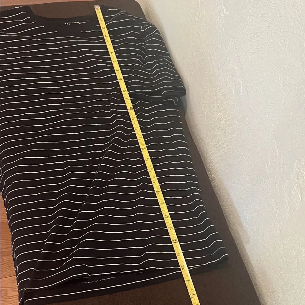 #0977+ Unisex Banana Republic Dark Navy Tee with White Stripes
